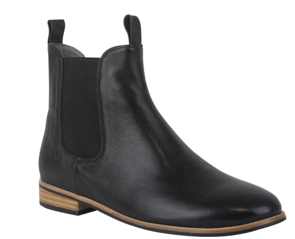 Avoca black boot