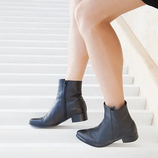 Crane - Black Ankle Boots