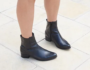 Crane - Black Ankle Boots