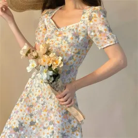 Elegant Floral Dress With Short Sleeves